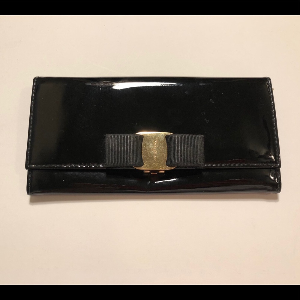 AUTHENTIC Salvatore Ferragamo women long wallet
